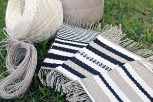 自然あふれる！麻糸コースター織り体験