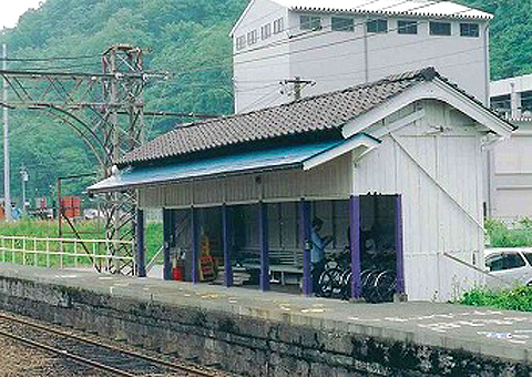 えちぜん鉄道勝山駅ホーム待合所