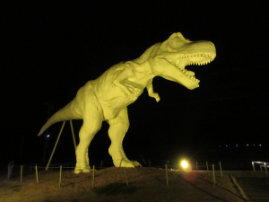 ホワイトザウルスイエローライトアップの写真