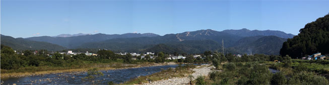 火山だった勝山を囲む山々