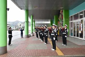勝山市消防団ラッパ隊による演奏の様子