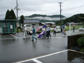 保田自主防災組織と市役所と合同で行なった土砂災害を想定した避難訓練